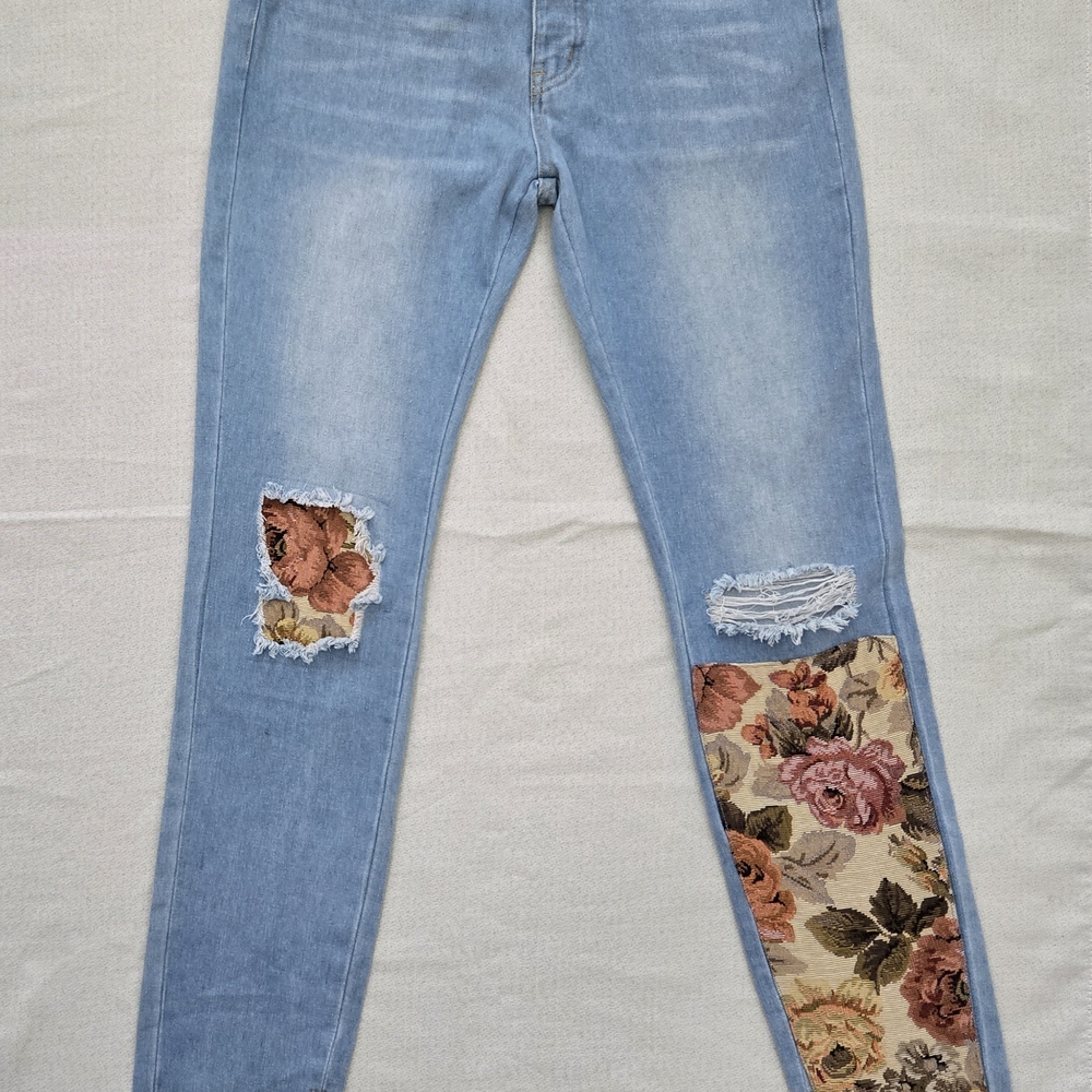 Boohoo Man Jeans Men's 32x36 Light Blue Floral Patch Skinny Ankle Zip Button Fly
